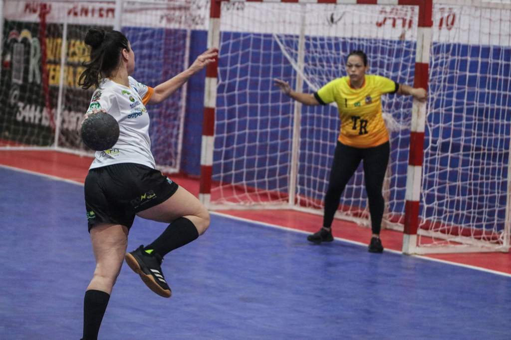Handebol feminino de Sarandi participa de grand prix em Curitiba em preparação para Liga Nacional